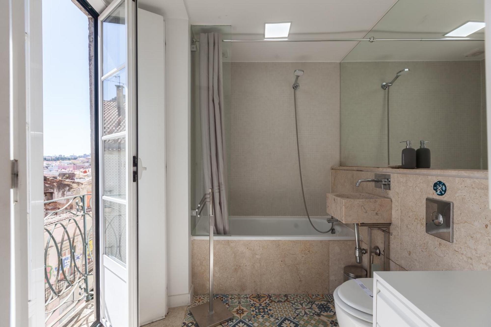 Ferienwohnung Flh Castle Duplex With Terrace Lissabon Exterior foto